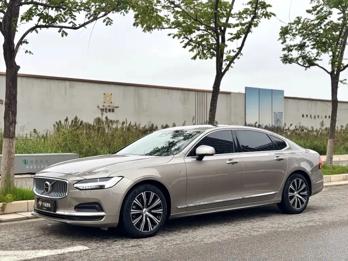 VOLVO S90