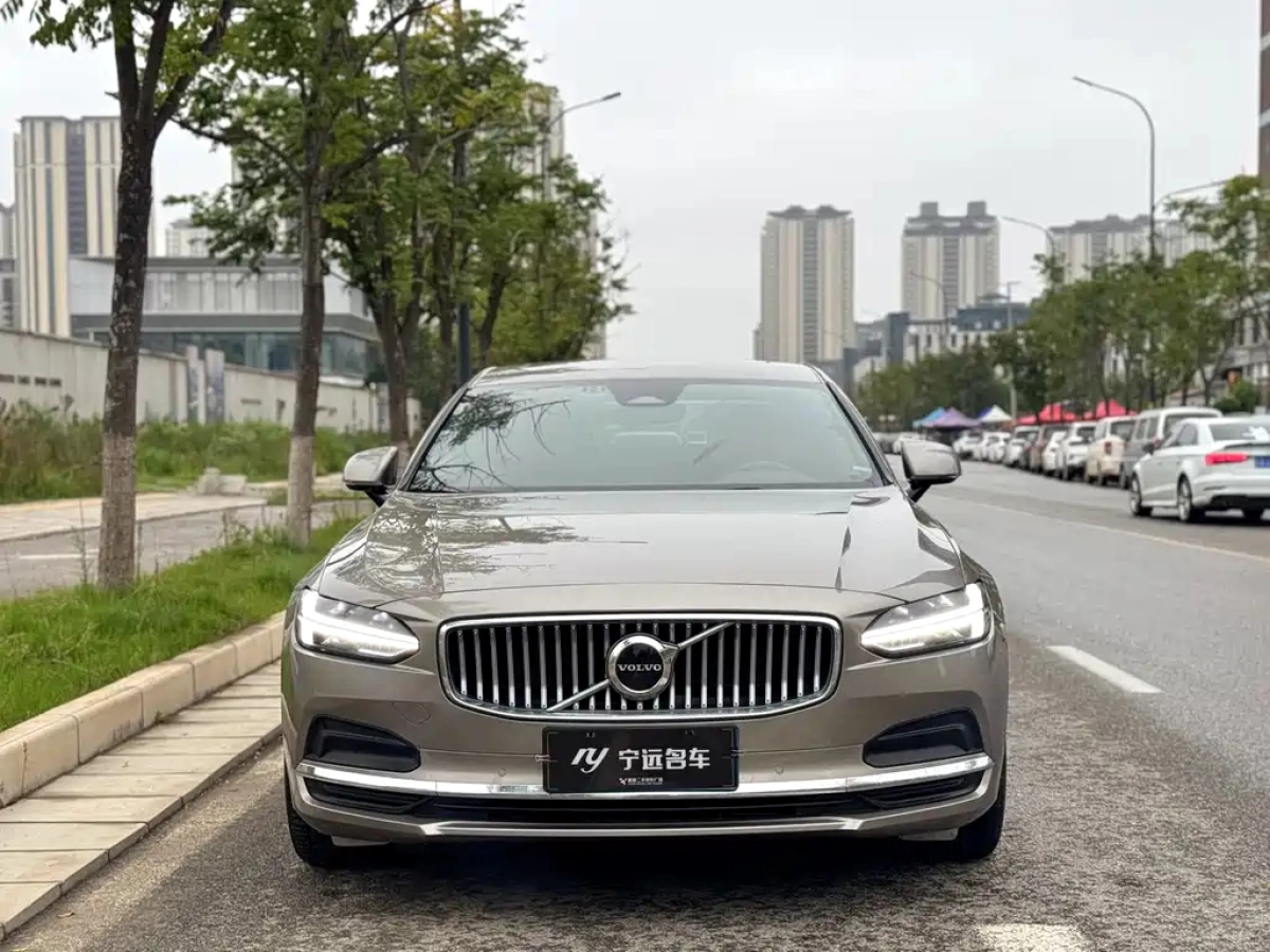VOLVO S90