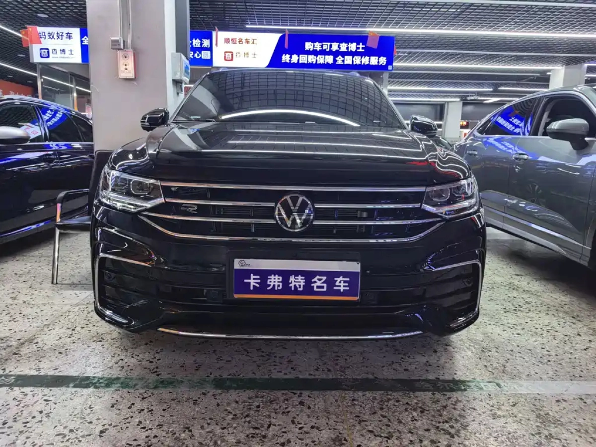 VOLKSWAGEN TIGUAN L