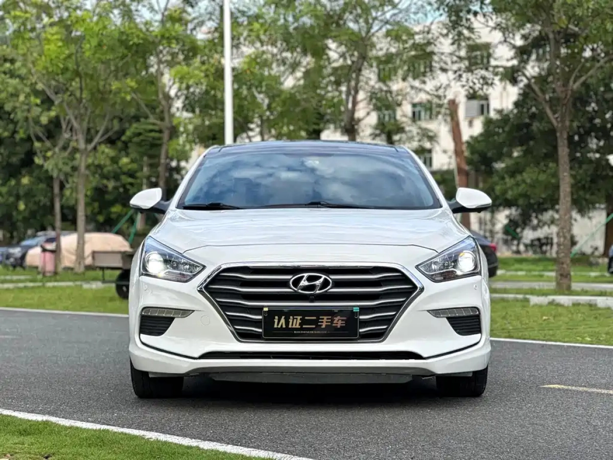 HYUNDAI MISTRA