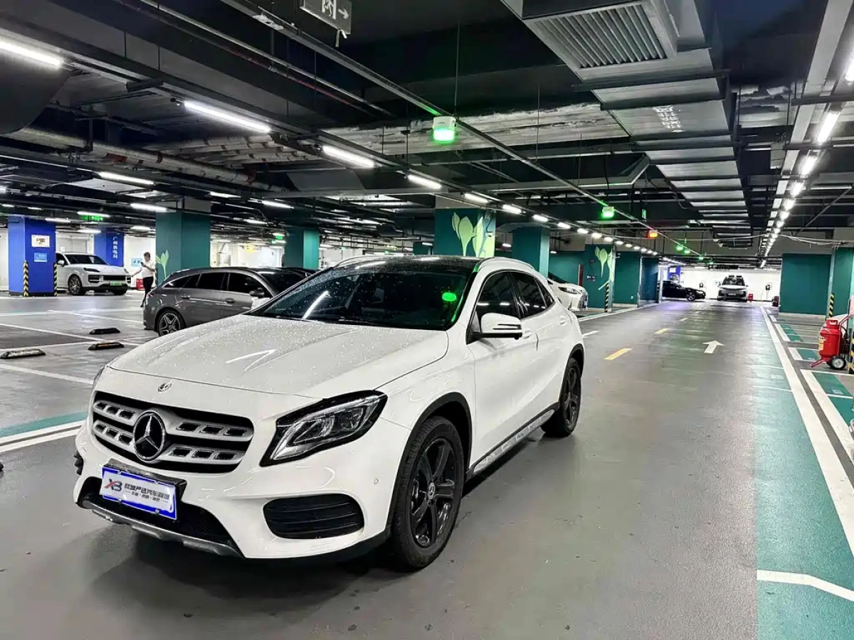 MERCEDES BENZ GLA
