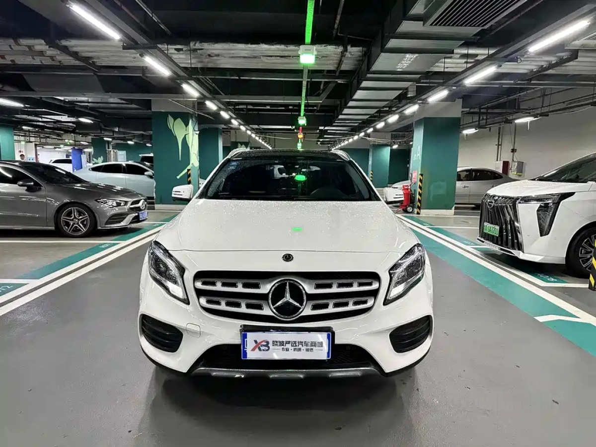 MERCEDES BENZ GLA