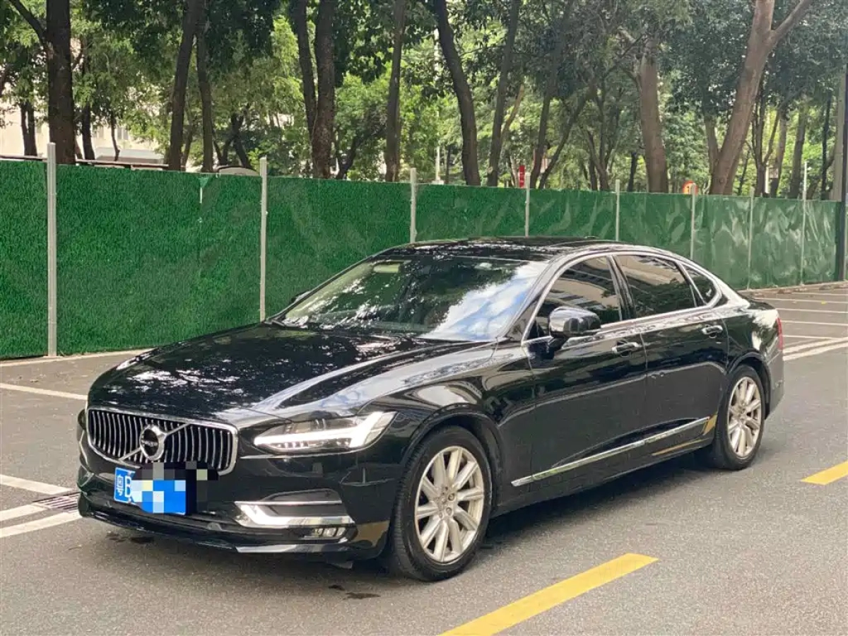 VOLVO S90