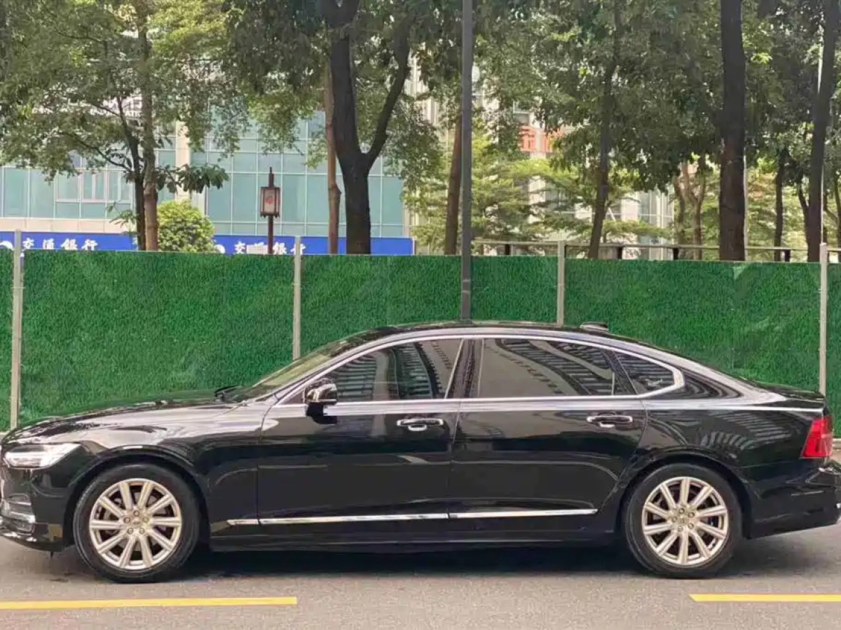 VOLVO S90