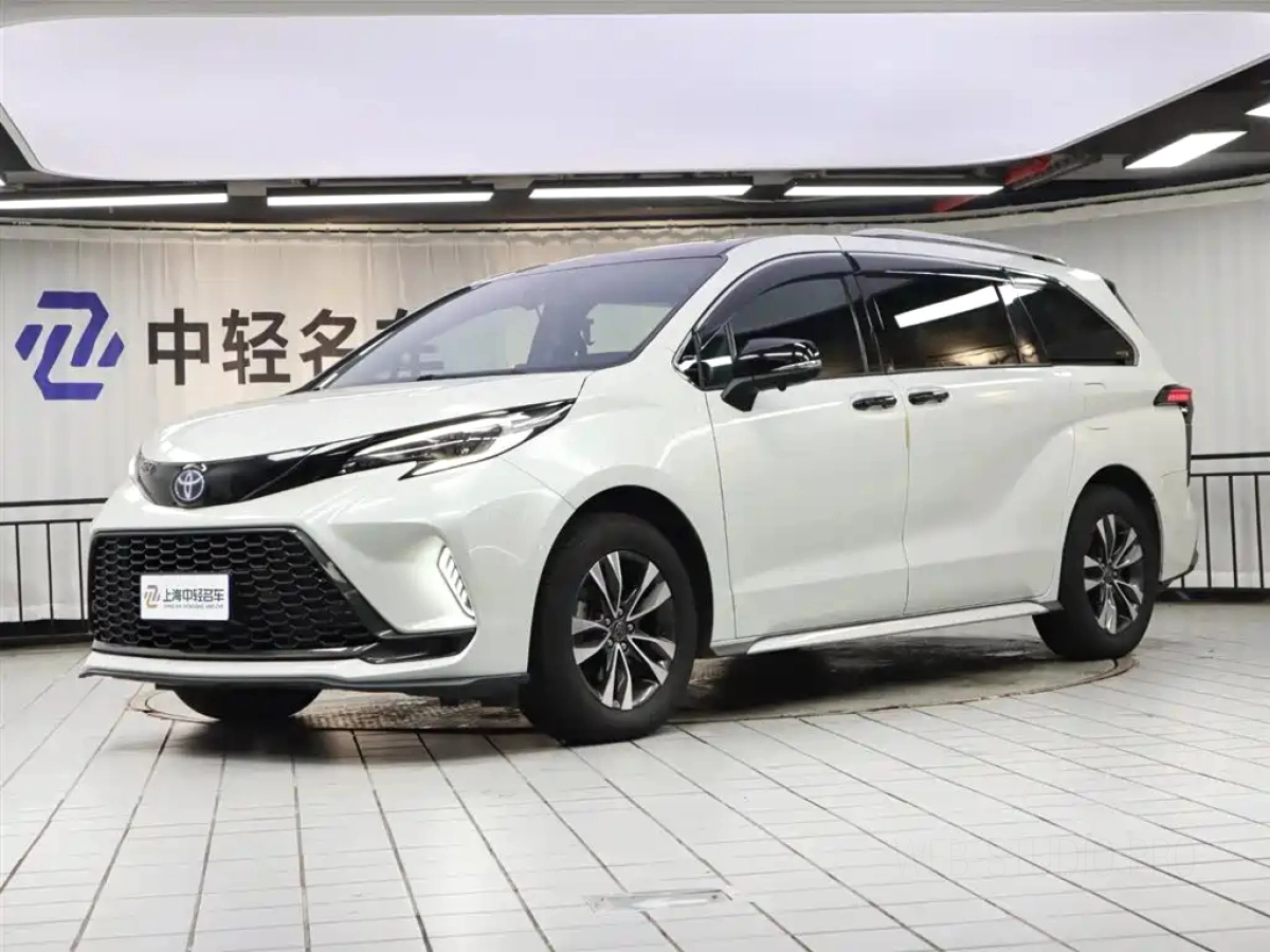 TOYOTA GRANVIA  2023