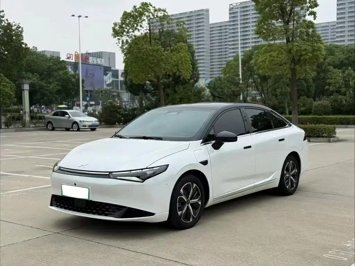 XPENG MOTORS P5  2024