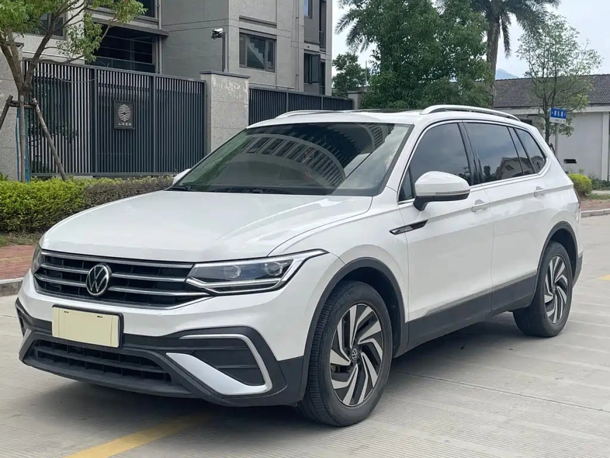 VOLKSWAGEN TIGUAN L