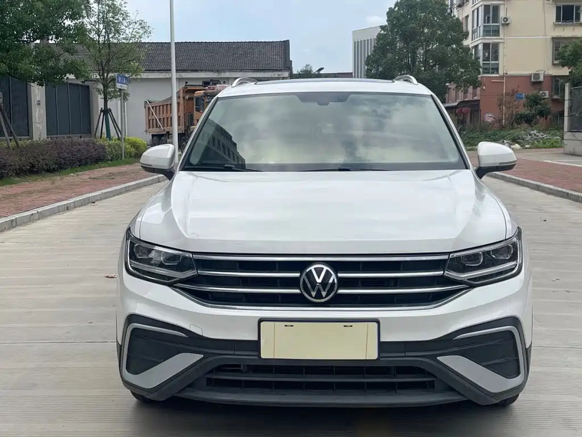 VOLKSWAGEN TIGUAN L