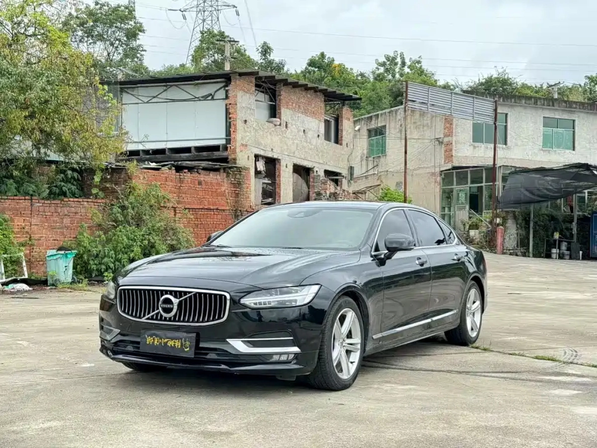 VOLVO S90