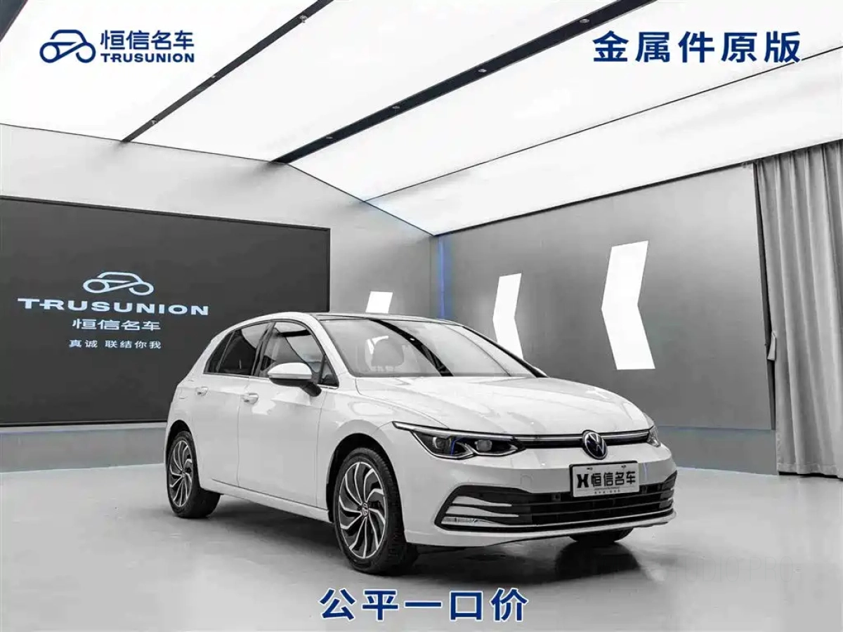 VOLKSWAGEN GOLF  2023