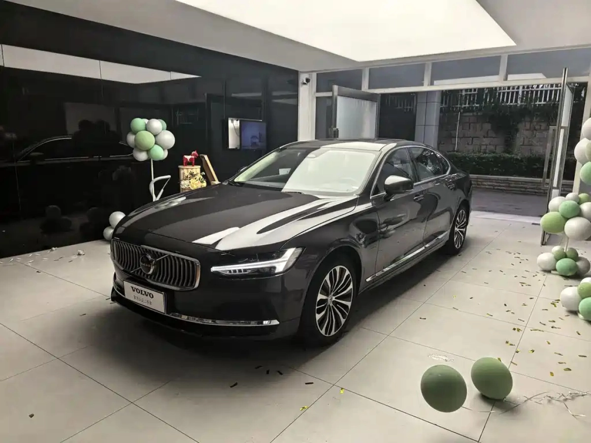 VOLVO S90