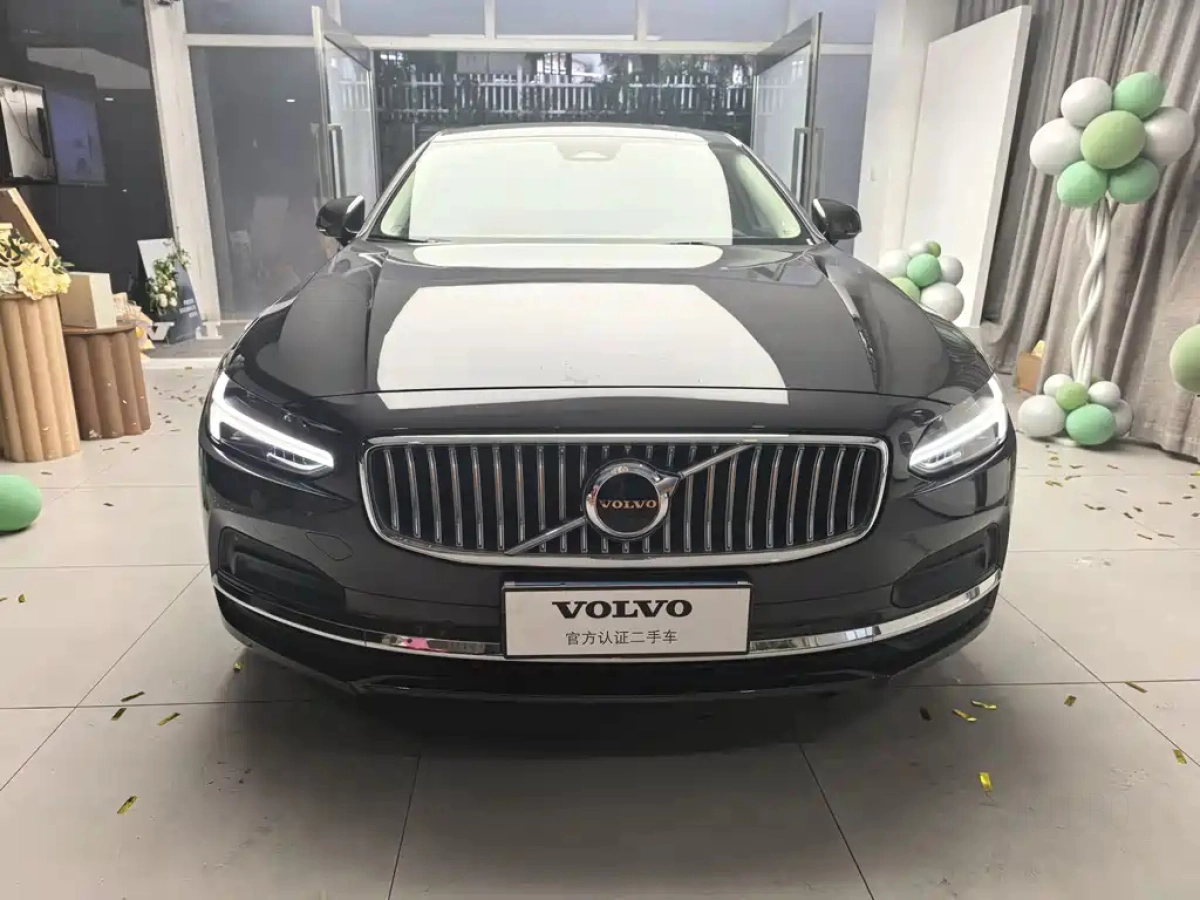 VOLVO S90