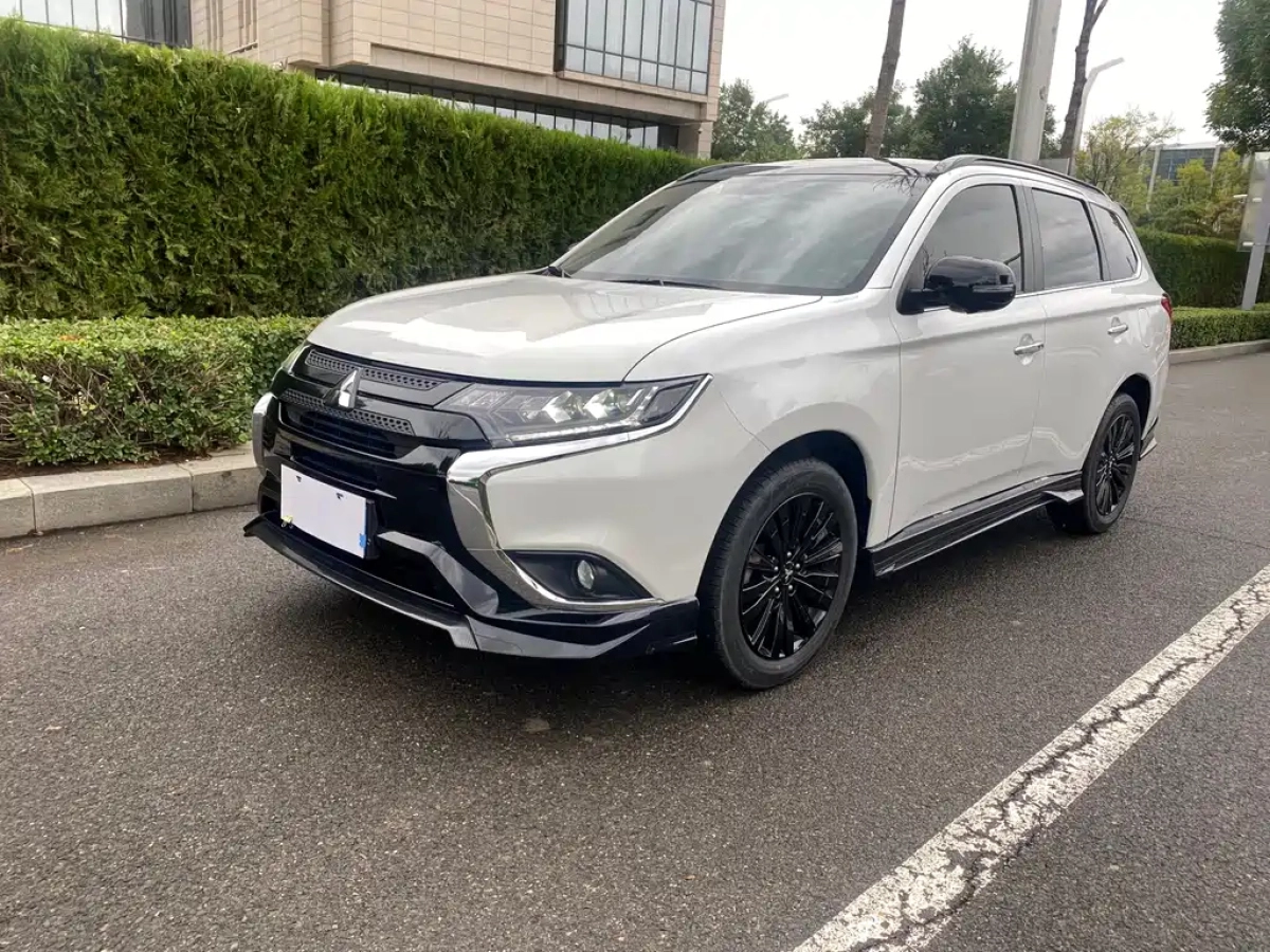 MITSUBISHI OUTLANDER  2023