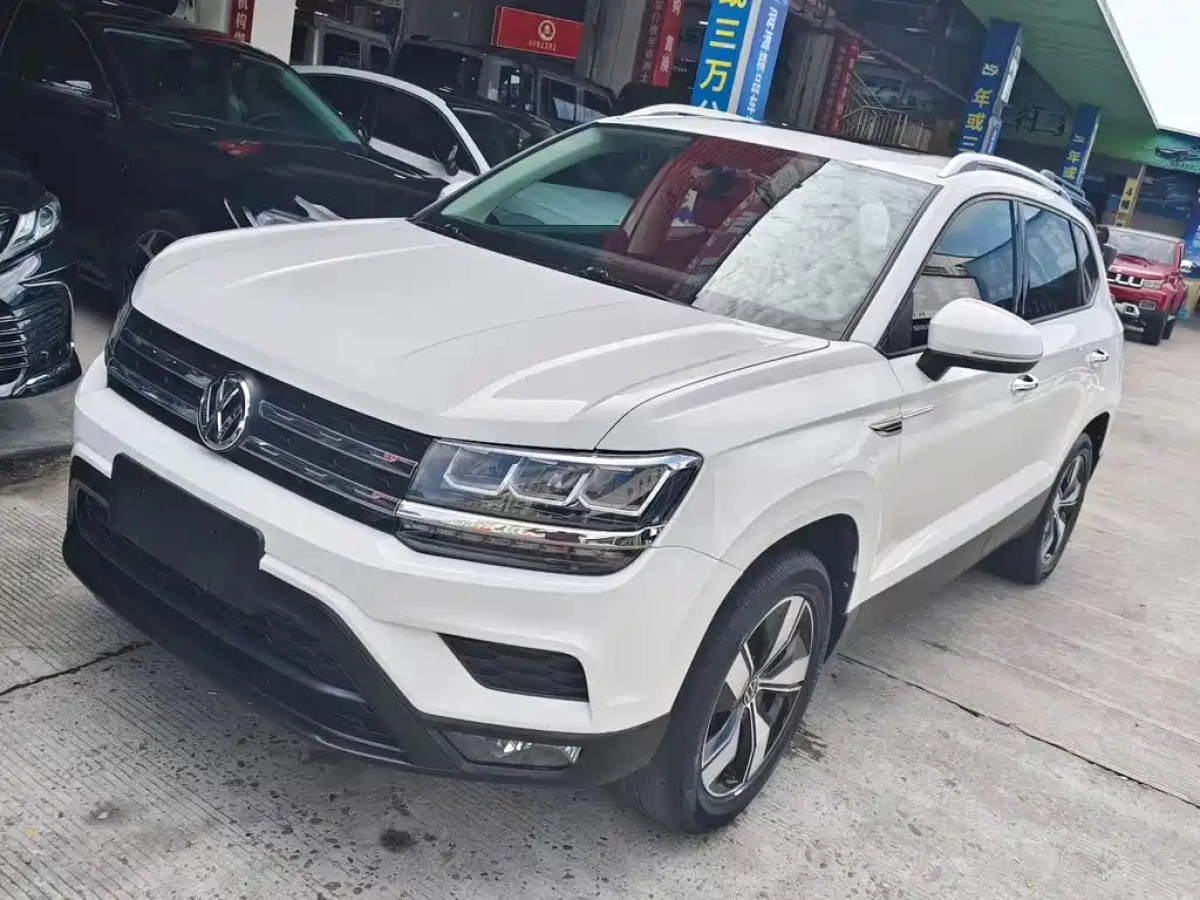 VOLKSWAGEN THARU  2021