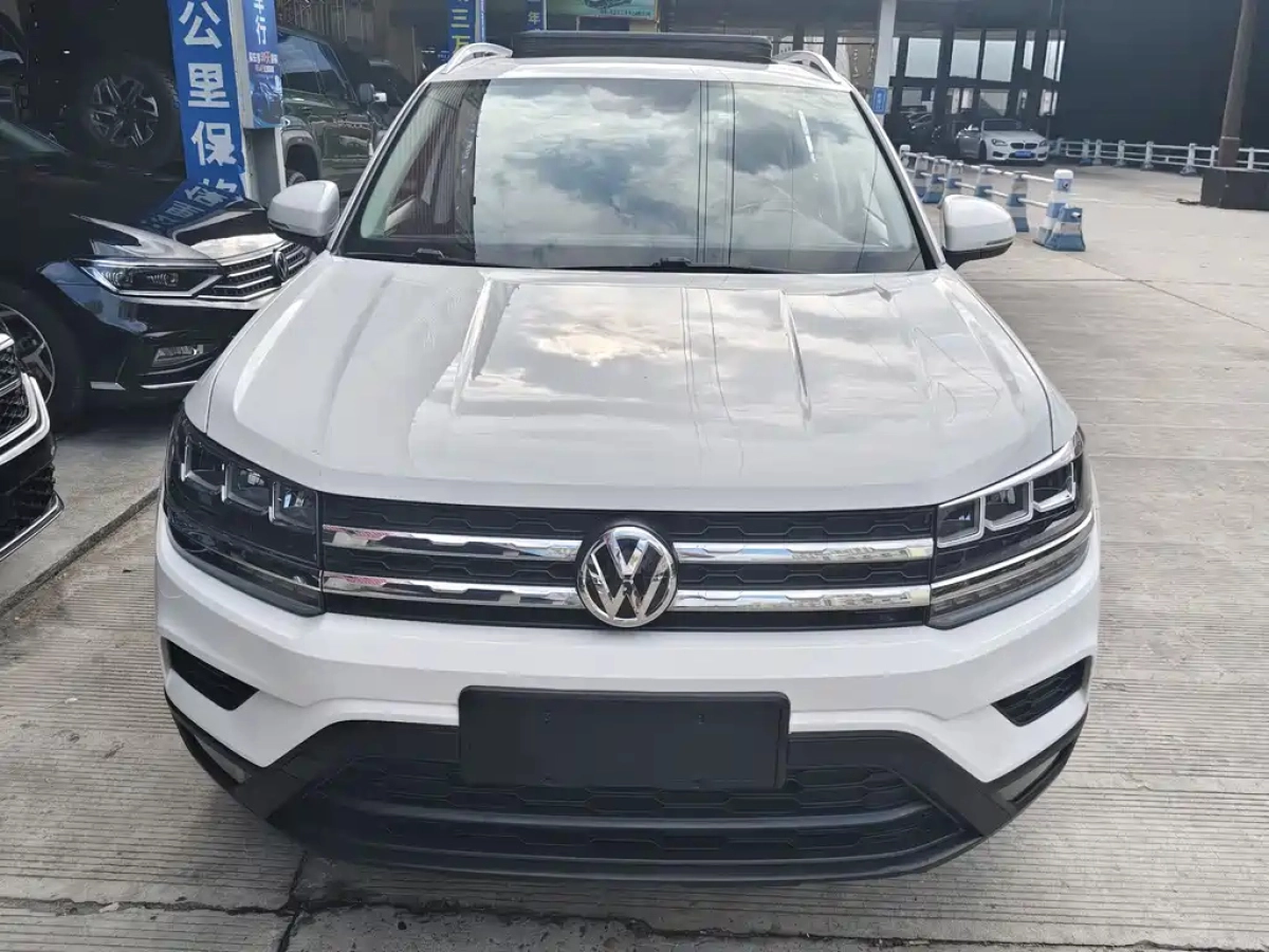 VOLKSWAGEN THARU