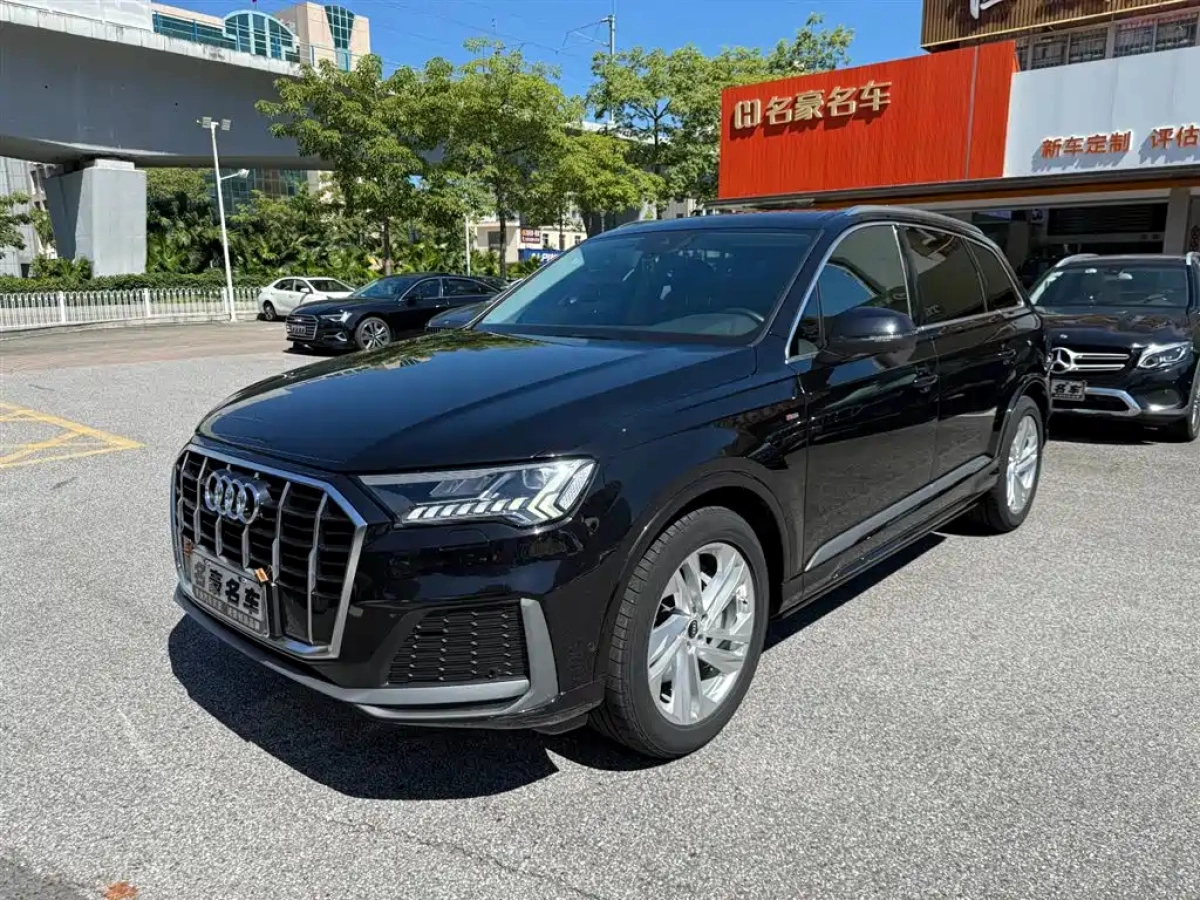 AUDI Q7  2021
