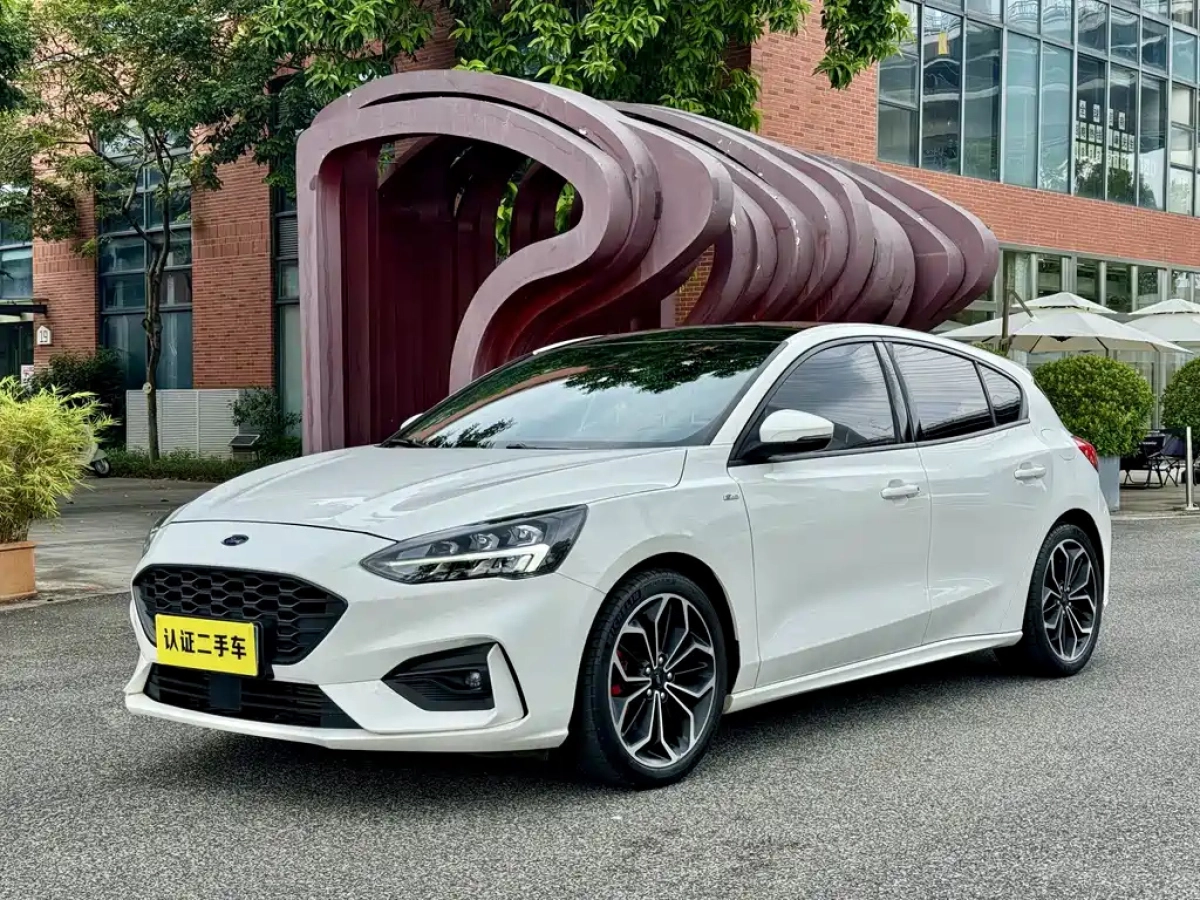 FORD FOCUS  2022