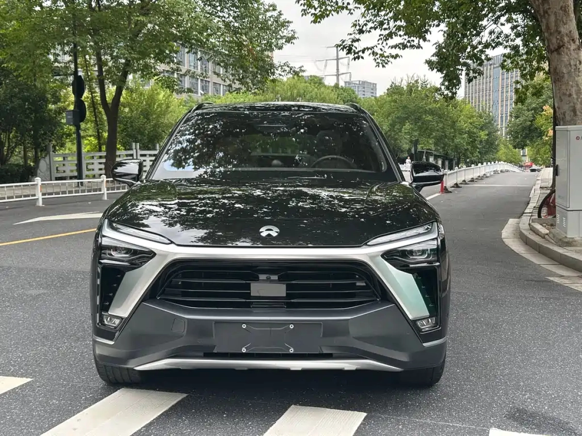 NIO ES8