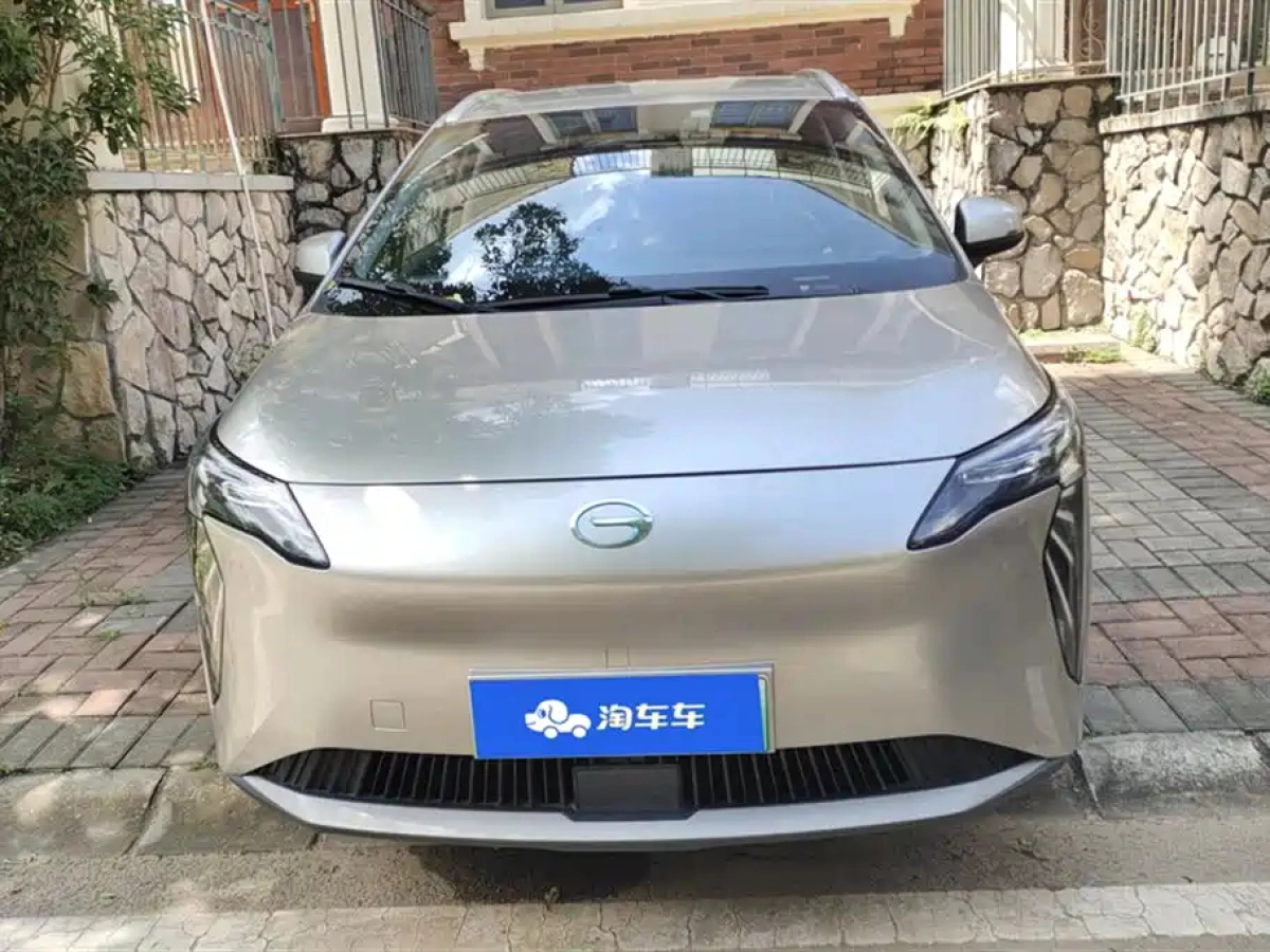 HUAWEI HARMON AITO M8  2025