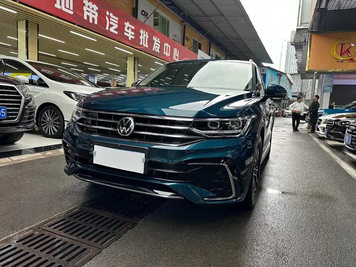 VOLKSWAGEN TIGUAN L