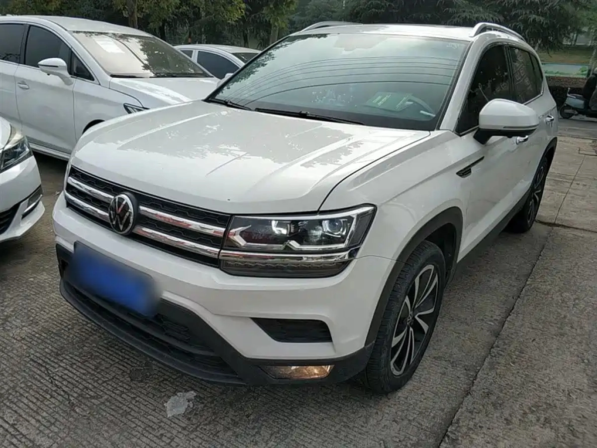 VOLKSWAGEN THARU  2022