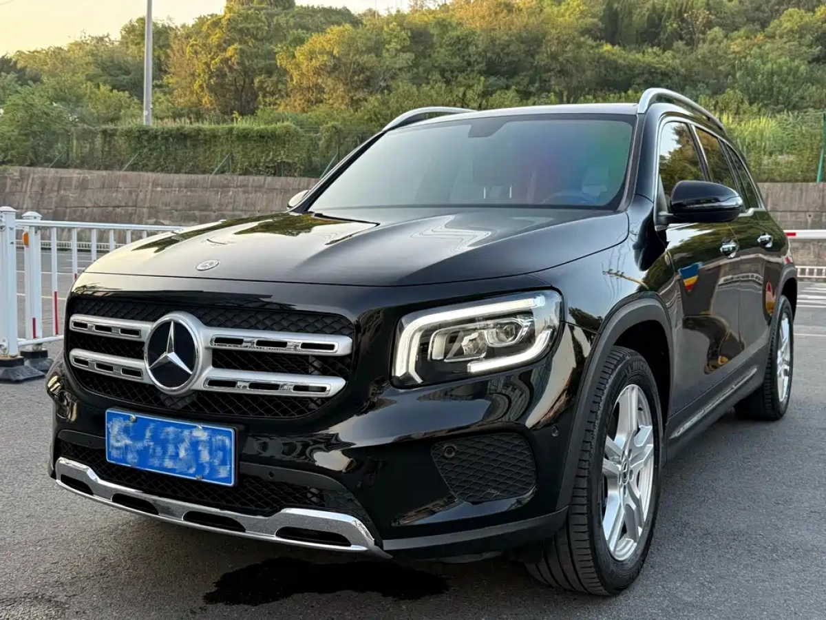 MERCEDES BENZ GLB