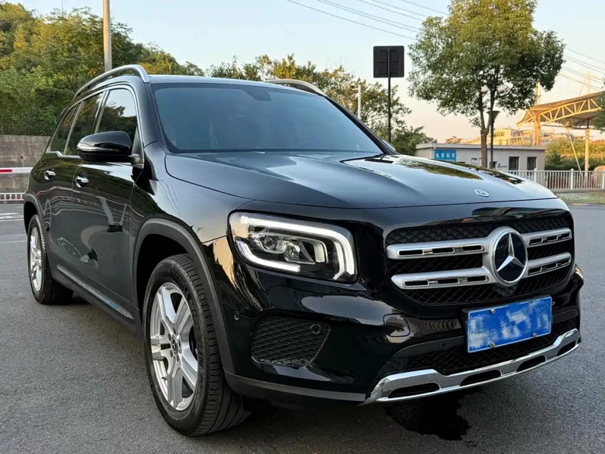 MERCEDES BENZ GLB