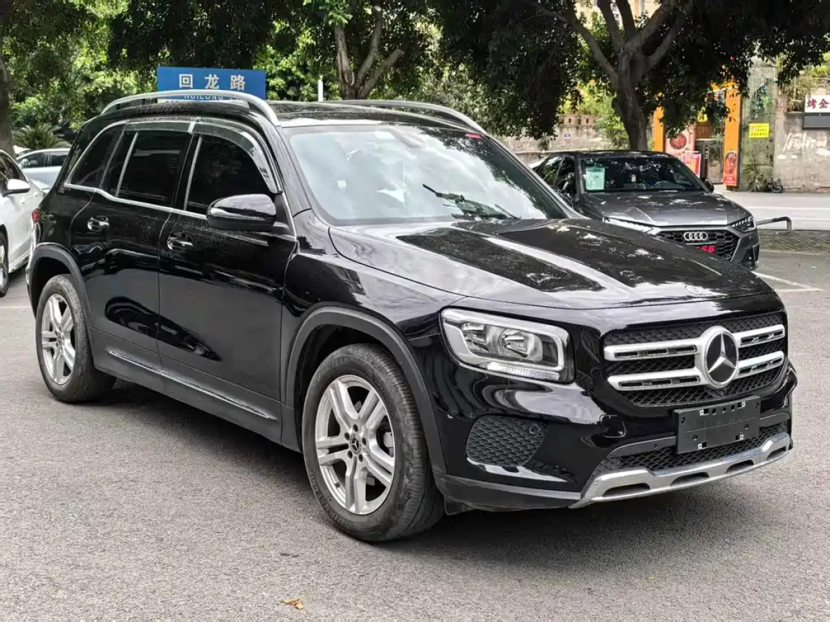 MERCEDES BENZ GLB