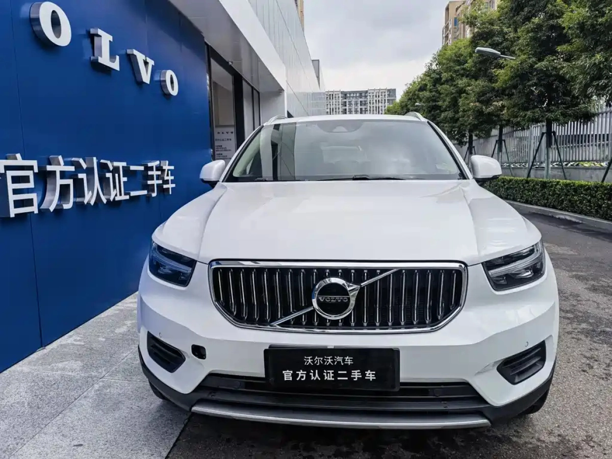 VOLVO XC40