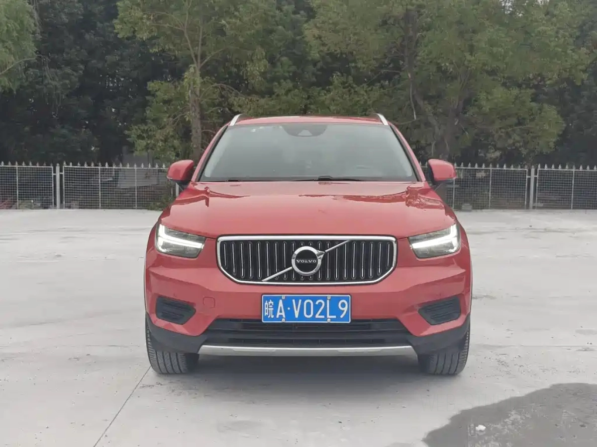 VOLVO XC40