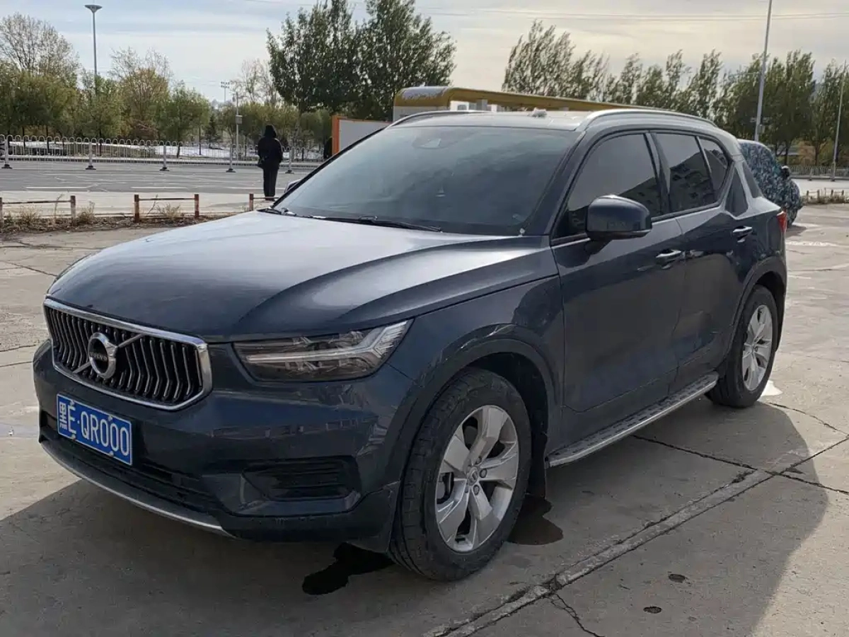 VOLVO XC40