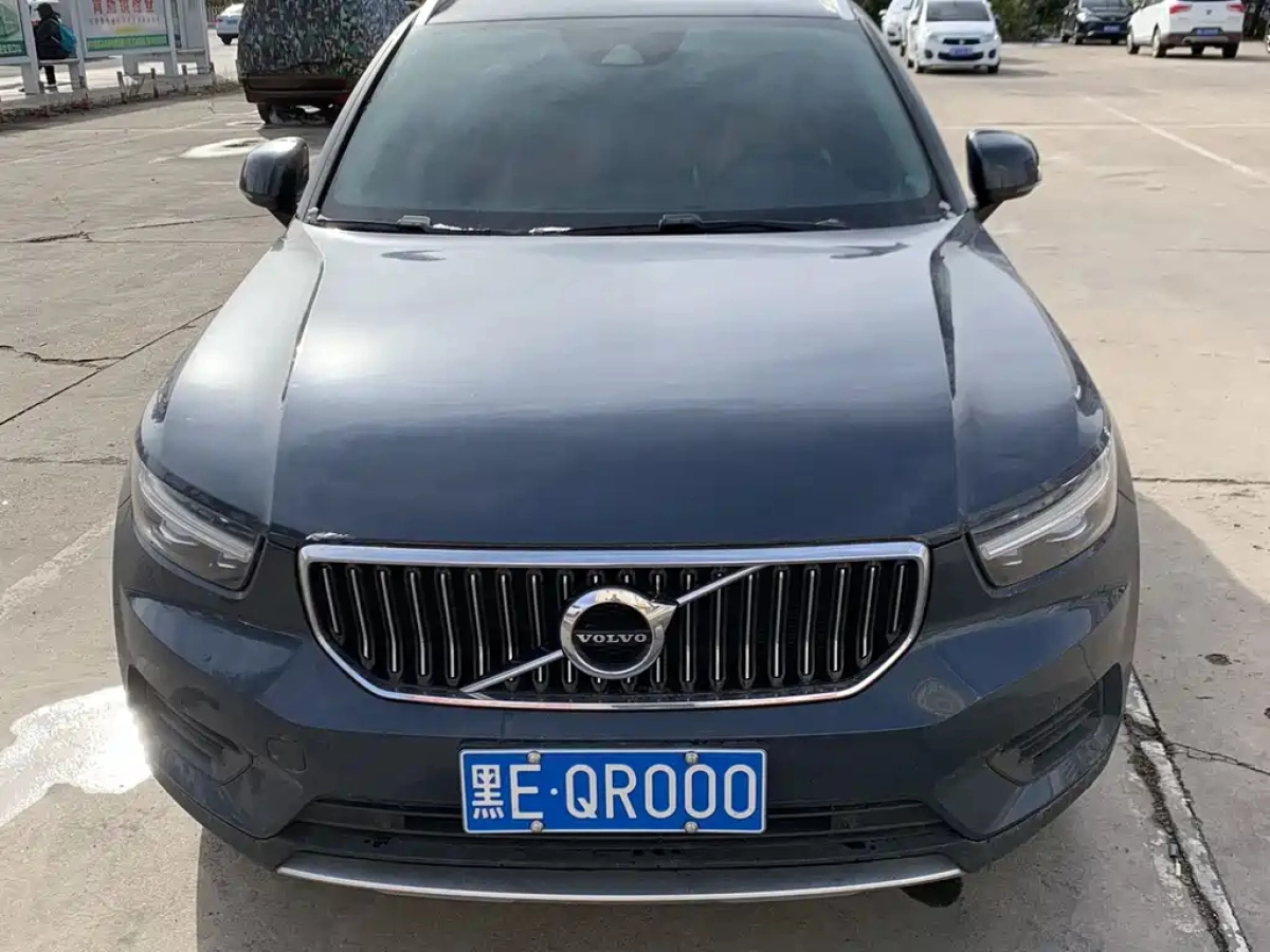 VOLVO XC40