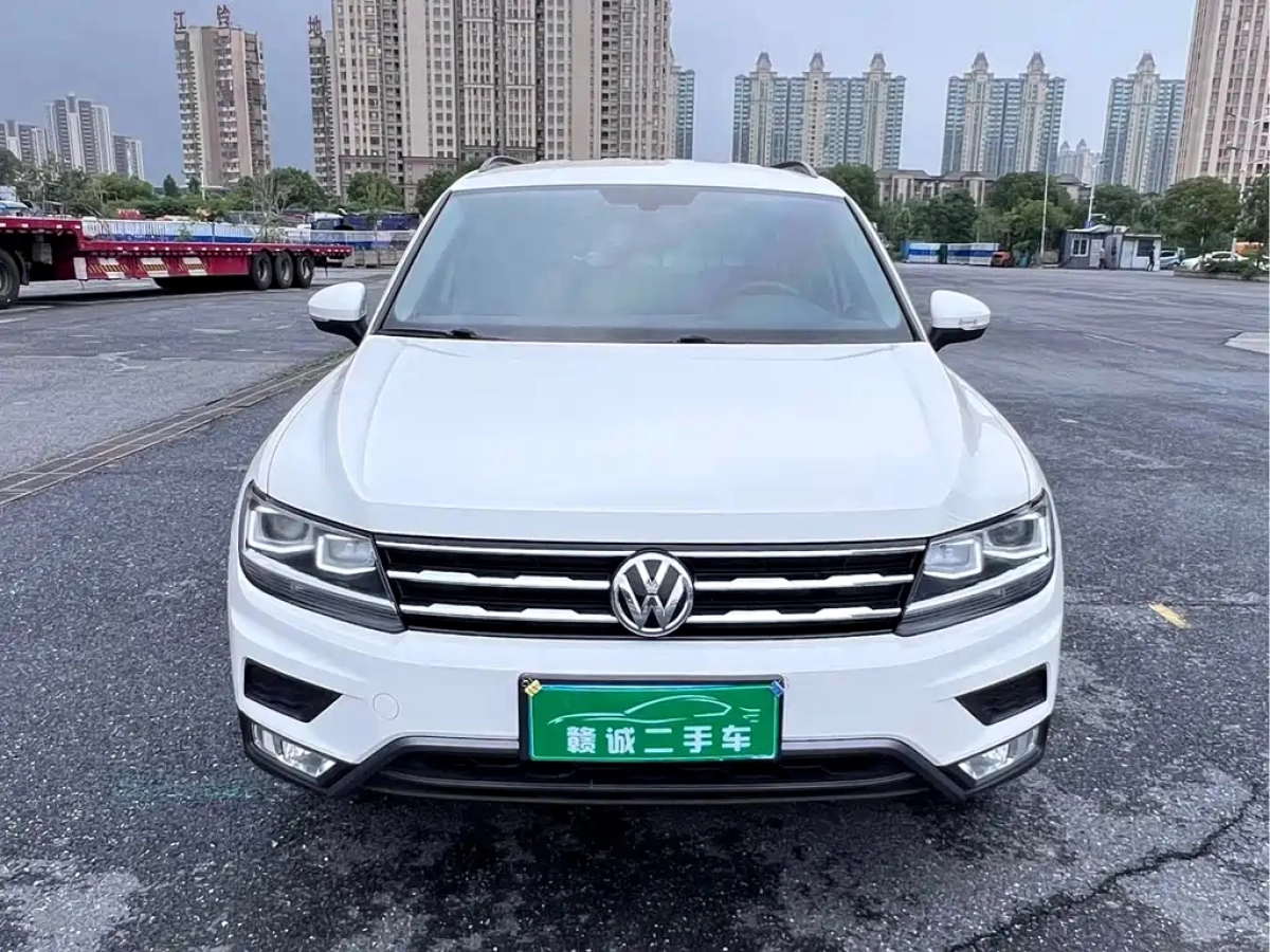 VOLKSWAGEN TIGUAN L