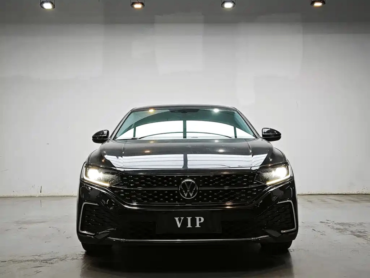 VOLKSWAGEN PASSAT  2022