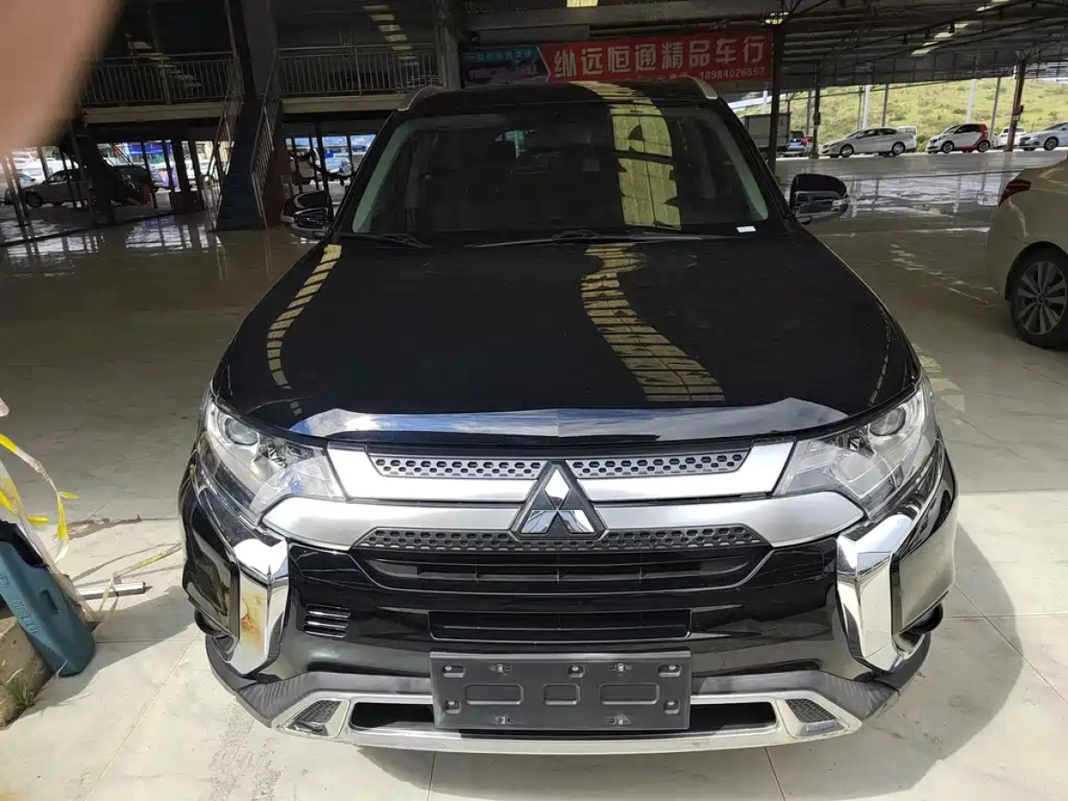 MITSUBISHI OUTLANDER