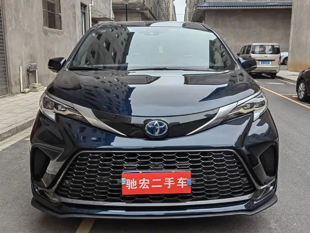 TOYOTA GRANVIA  2023