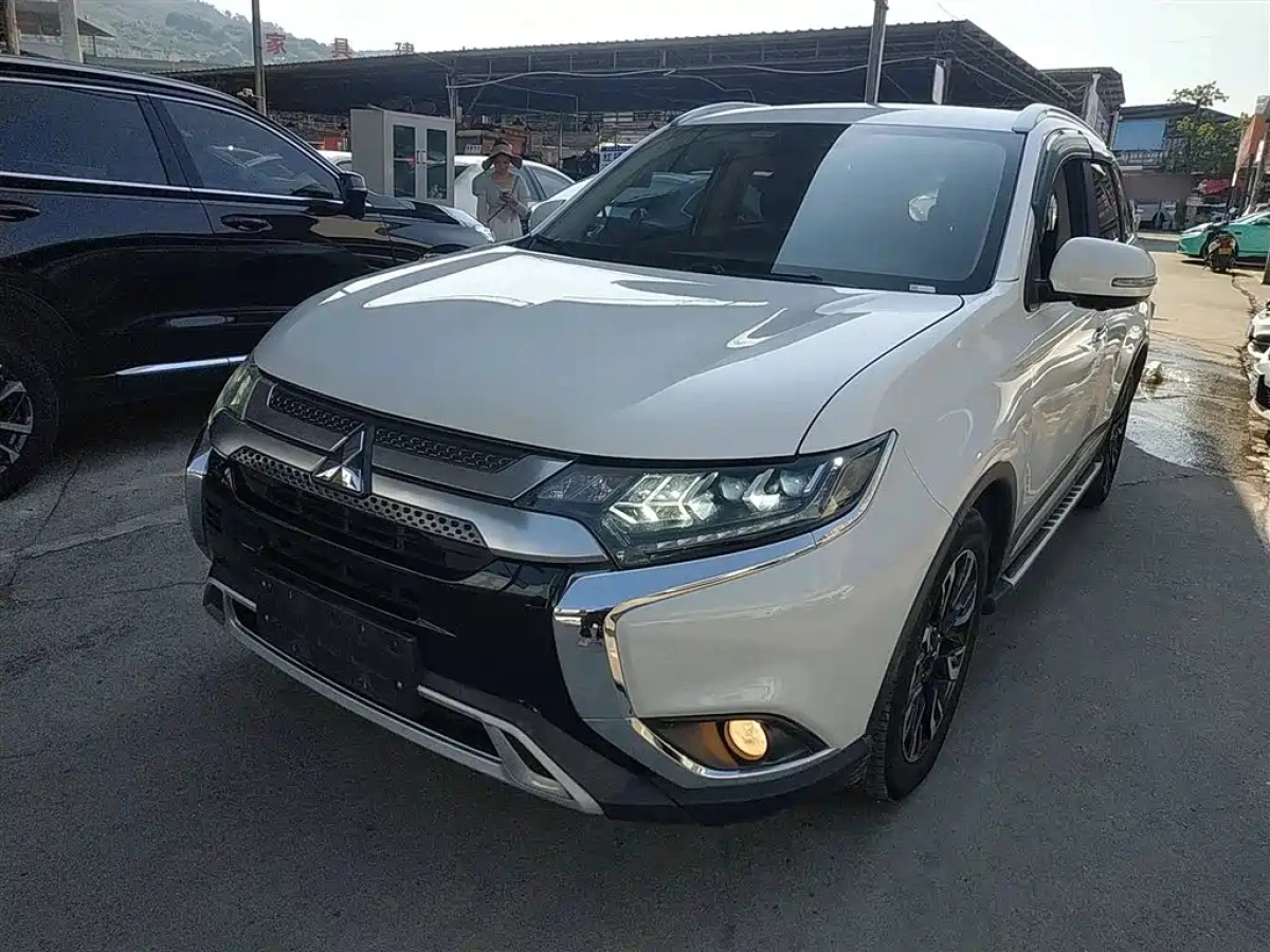 MITSUBISHI OUTLANDER  2020