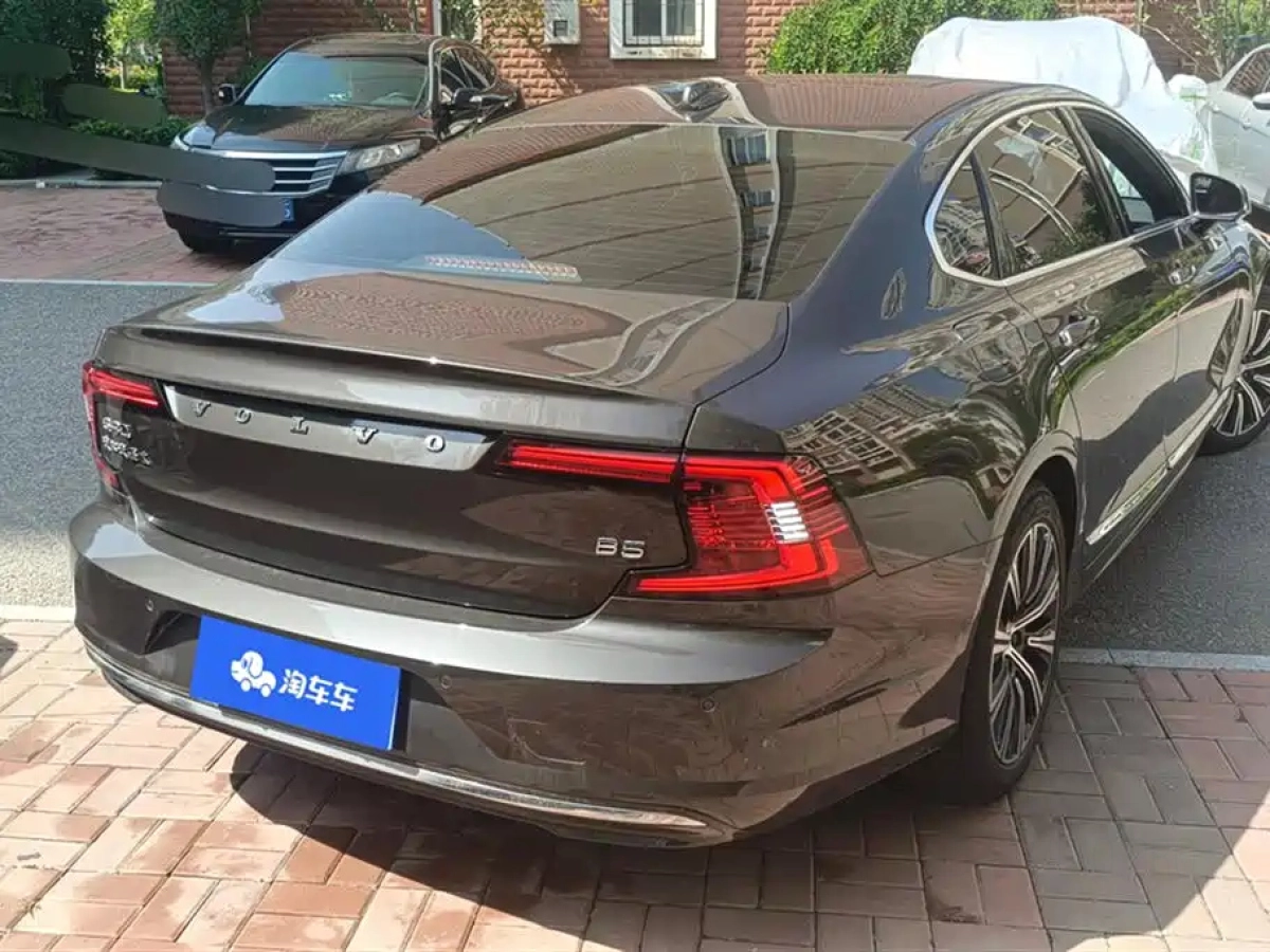 VOLVO S90