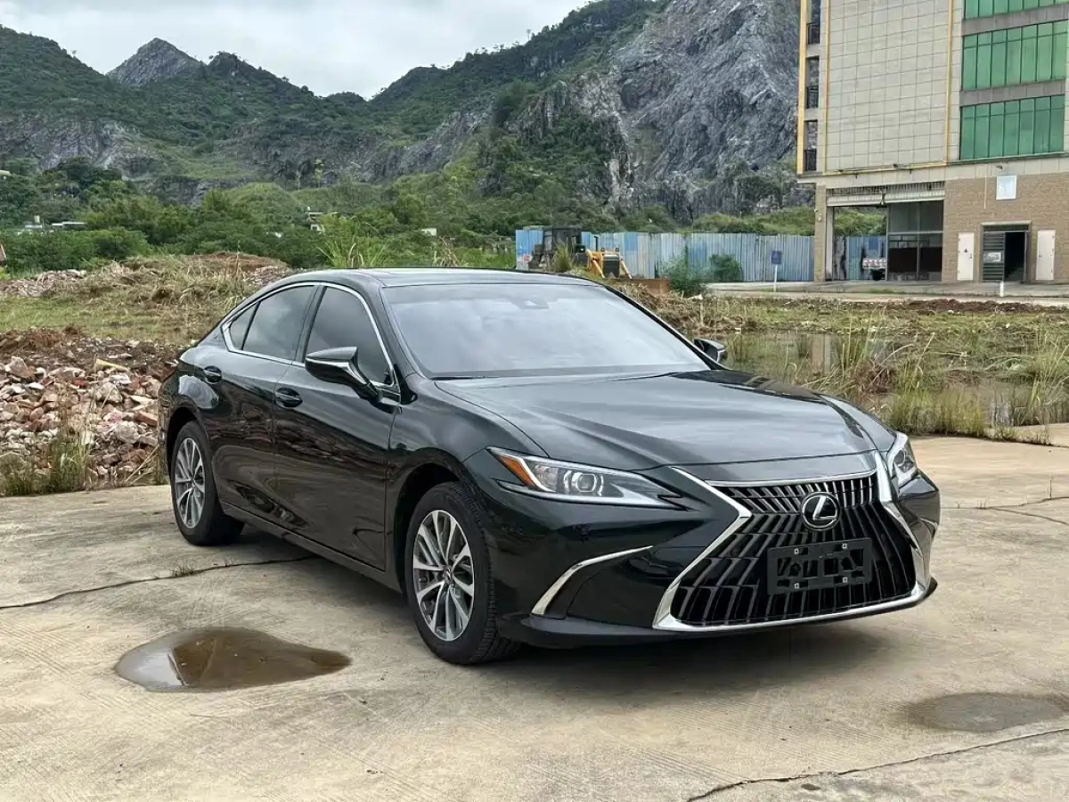 LEXUS ES  2023