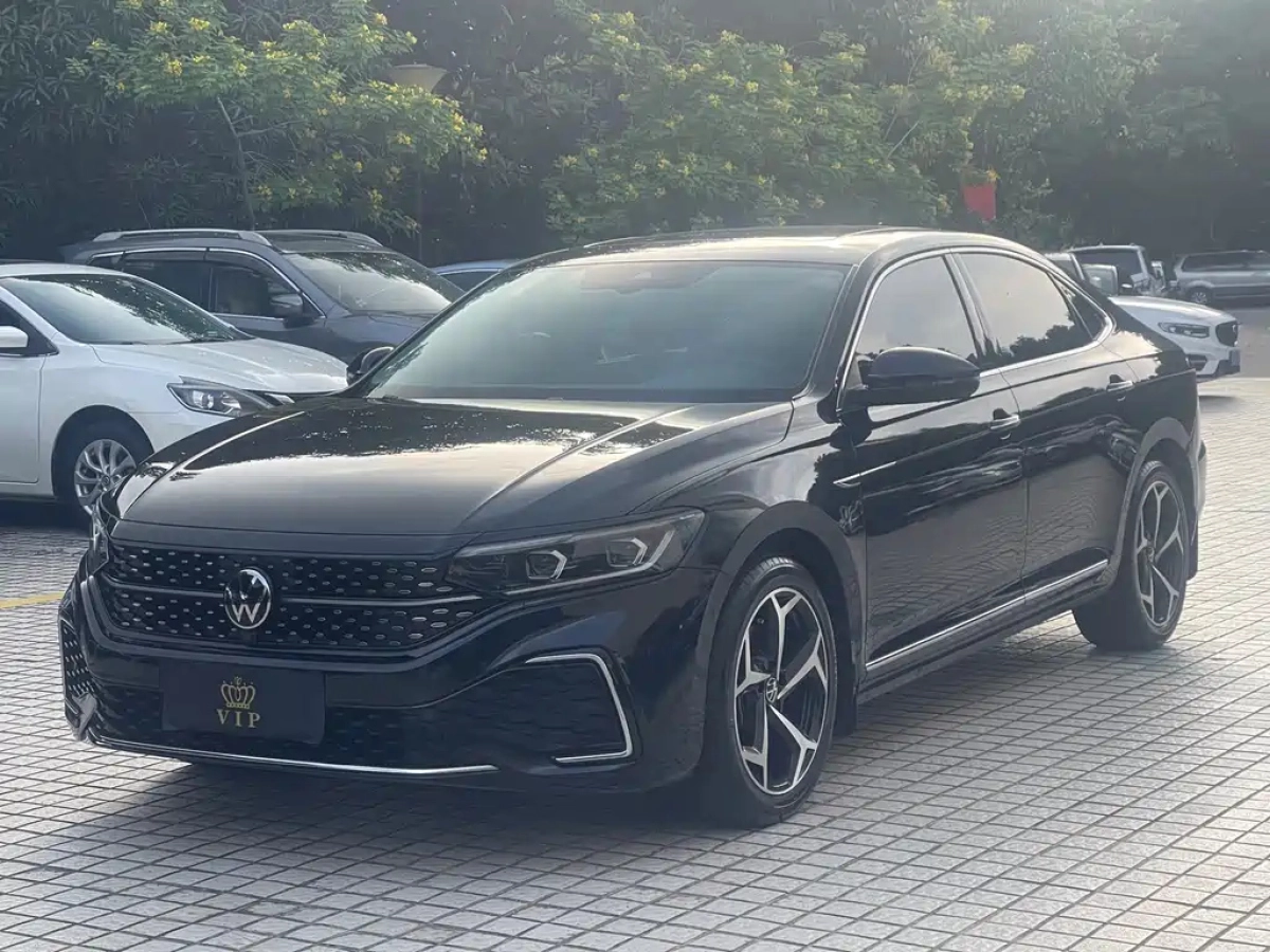 VOLKSWAGEN PASSAT  2023