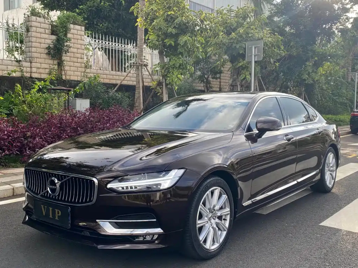 VOLVO S90