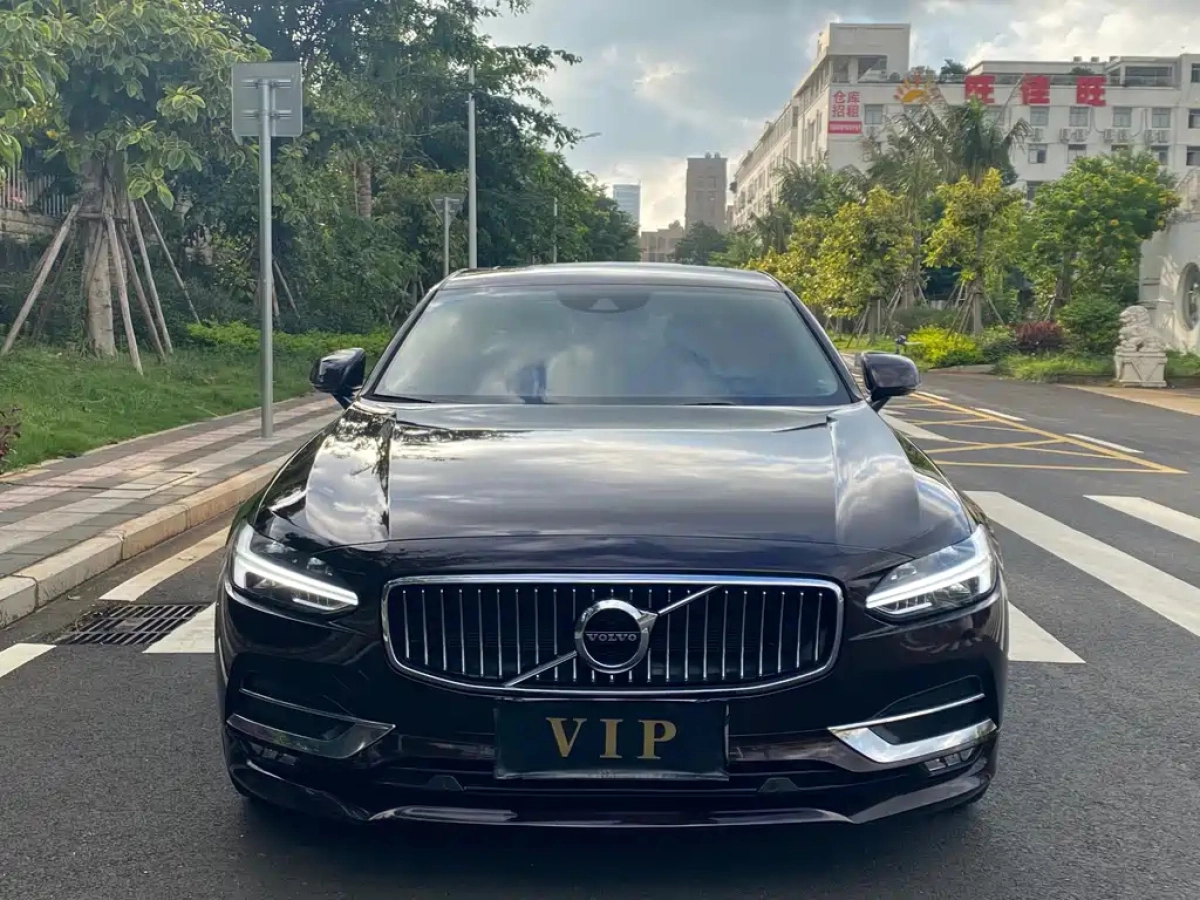 VOLVO S90