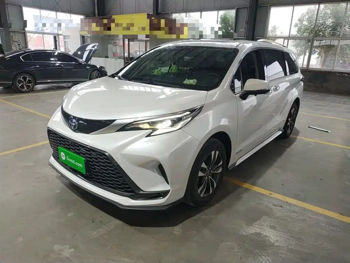 TOYOTA GRANVIA  2024