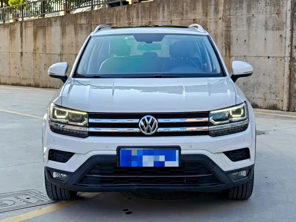 VOLKSWAGEN THARU