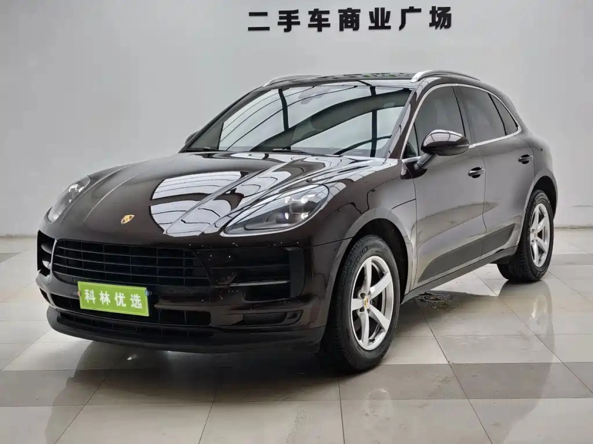 PORSCHE MACAN