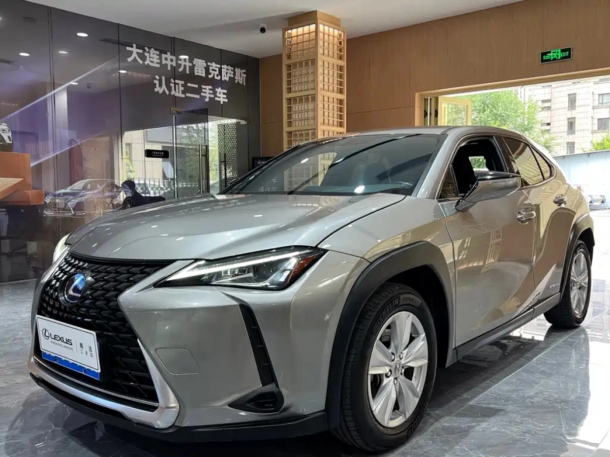 LEXUS UX  2020