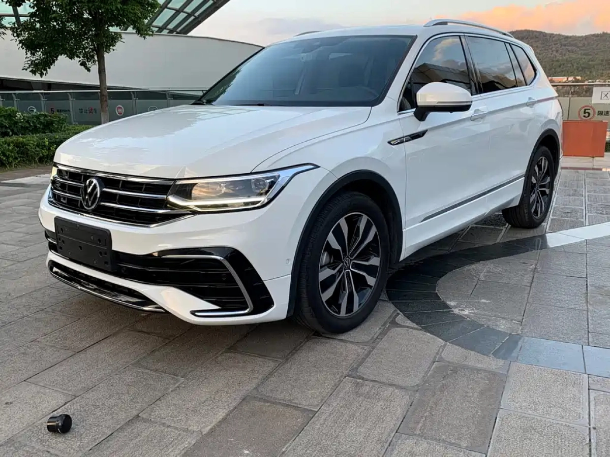 VOLKSWAGEN TIGUAN L
