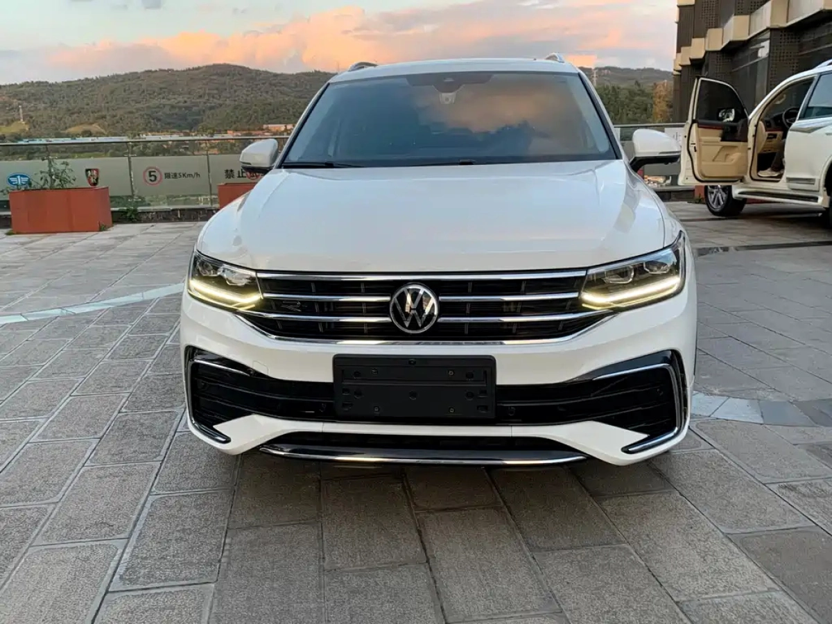 VOLKSWAGEN TIGUAN L