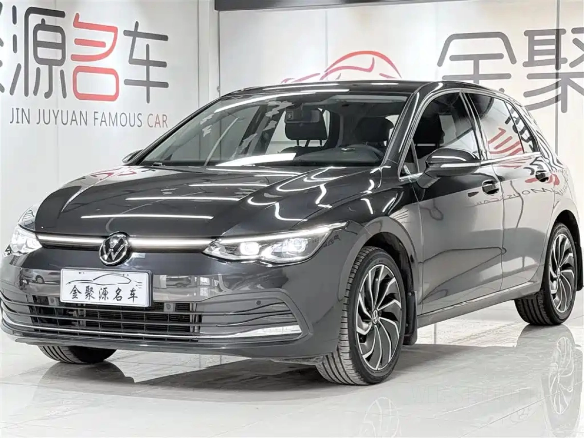 VOLKSWAGEN GOLF  2023