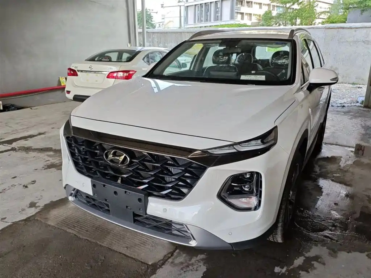 HYUNDAI SANTA FE  2025